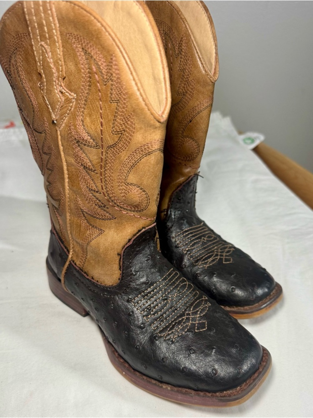 Roper Boys' Ostrich Print Western Boot Square Toe black sz 1